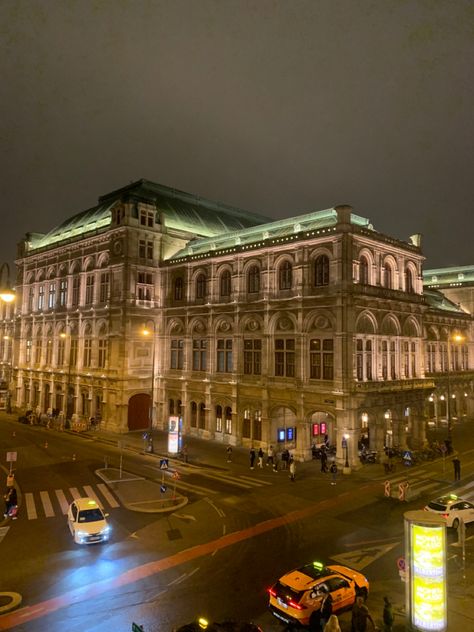 Vienna State Opera (Wiener Staatsoper). Must see in Vienna (Austria) Opera Vienna, Y2k Tv, Vienna Trip, Vienna State Opera, Ball Aesthetic, Boarding School, Vienna Austria, Travel Bucket List, Travel Bucket