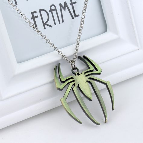 Spiderman Necklace, Movie Jewelry, Marvel Jewelry, Marvel Fashion, Spider Men, Superhero Series, Arrow Jewelry, Fan Jewelry, Marvel Merchandise