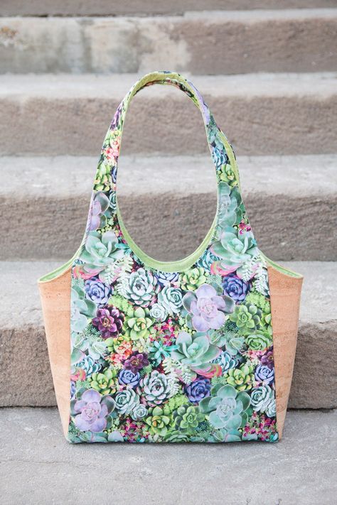 FREE Clydebank Tote Video+PDF Pattern - Sew Sweetness Structured Tote Bag, Sew Sweetness, Sew Ins, Purse Hardware, Patchwork Bags, Craft Bags, Bag Patterns To Sew, Tote Pattern, Bags Tutorial