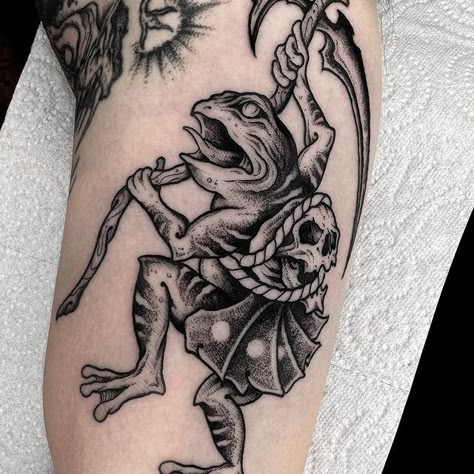 Sieebs Tattoos (@sieebs) | Instagram profile Frog Japanese Tattoo, Dark Japanese Tattoo, Samurai Frog Tattoo, Blackwork Tattoo Design Ideas, Blackwork Japanese Tattoo, Japanese Frog Tattoo, Frog Tattoo Ideas, Samurai Frog, Small Japanese Tattoo