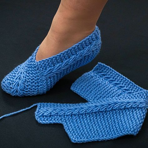 Pantuflas Tejidas, Baby Socks Pattern, Crochet Baby Socks, Crochet Waffle Stitch, Easy Crochet Slippers, Crochet Washcloth Pattern, Knit Slippers Free Pattern, Knitted Slippers Pattern, Crochet Shoes Pattern