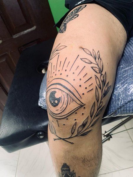 Knee Tattoo Eye, Eyes On Knees Tattoo, Knee Tattoo Designs For Men, Knee Eye Tattoo, Eye Tattoo On Knee, Eye Knee Tattoo, Men Knee Tattoo, Kneecap Tattoo Ideas, Mens Knee Tattoo