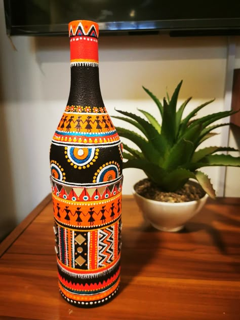 Bottle Art Warli Painting, Clay Glass Painting, Bottel Paint Design, Botal Decoration, Bottel Paint Diy, Lippan Art On Bottle, Bottle Art Ideas Paint, Botal Art, Botal Painting