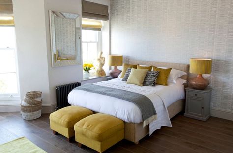 Grey and yellow bedroom design Yellow And Gray Bedding, Mustard Bedroom, Yellow Gray Bedroom, Coastal Style Bedroom, Beach Style Bedroom, Grey Bedroom Design, Yellow Bedroom Decor, Yellow Bedding, Coastal Bedrooms