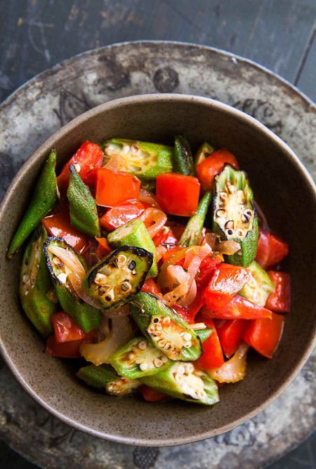 Seared Okra and Tomatoes Recipe Okra And Tomato Recipe, Sauteed Okra, Okra And Tomatoes, Barbecue Sides, Vegan Soul Food, Okra Recipes, Tomatoes Recipe, Salad Pasta, Summer Tomato