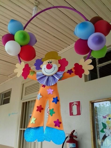 Clown Crafts, Circus Birthday Party Theme, Carnival Crafts, Circus Crafts, Thema Circus, Carnival Decorations, Clown Party, Circus Theme Party, Carnival Themed Party