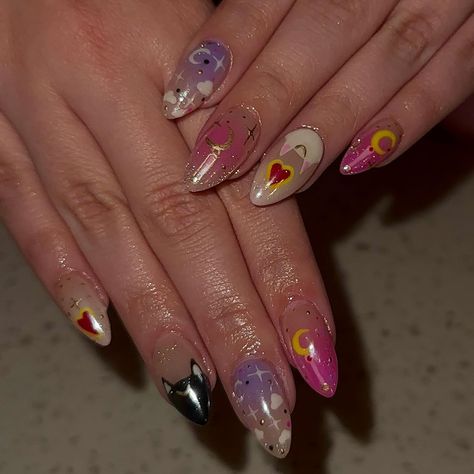 Sailor Moon inspired set 😍😍😍 obsessed !!! Swipe for a laugh at the end 🤭 my girls with shaky hands can relate Medium Gel X Fullset : $55 Hand painted art x10 (5 each) including chrome, airbrush : $50 Total : $105 Sailor Moon Nails Design, Coach Nails, Sailor Moon Inspired Nails, Moon Inspired Nails, Uñas Sailor Moon, Sailor Moon Nail Art, Anime Inspired Nails, Nerdy Nails, Anime Nail Art