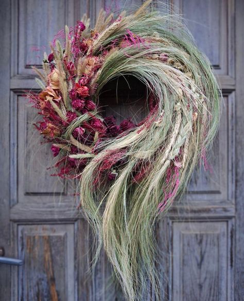 Easy Thanksgiving Table Decor, Thanksgiving Table Decor Ideas, Fall Feast, Lavender Crafts, Grass Wreath, Floral Door Wreaths, Dried Wreath, Thanksgiving Table Decor, Table Decor Ideas