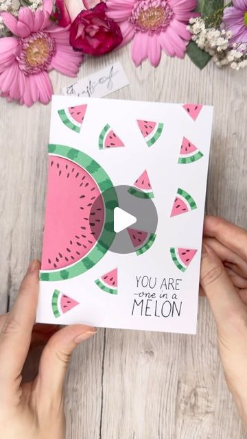 Katharina Tarta Crafts on Instagram: "🍉 Can you believe that for most of my life I thought I detested water melons? And then only a few years back I tried it again for the first time in ages and was so baffled by how delicious they are 😁

Anyway, they don’t only taste delicious they also look so pretty, don’t you think? 😊🍉
So I thought I‘d take advantage of that and make a watermelon card 😊  And it really is super easy to create paper water melons you just need 3 concetric circles in green, white and red 😊 (and a bit of patience to draw the seeds 😉)

If you like this idea, I‘d be super happy if you‘d leave me a comment 😊🫶🙏

#summercrafts #kidscrafts #cutecraft #craftinspiration" Simple Greeting Cards Handmade, Watermelon Card, Happy New Year Greeting Card, Easy Greeting Cards, Diy Best Friend Gifts, Happy New Year Greetings, One In A Melon, New Year Greeting Cards, Green Paper