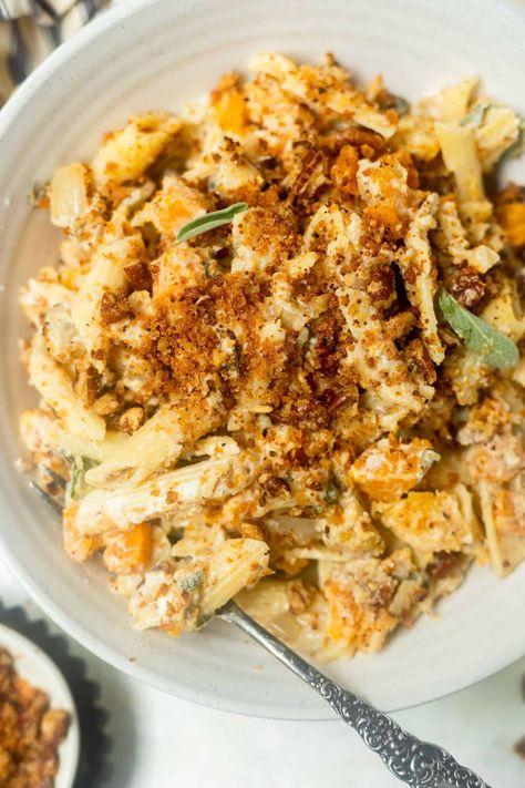 Butternut Squash and Goat Cheese Pasta - Hummusapien Butternut Squash And Goat Cheese, Pasta With Goat Cheese, Squash And Goat Cheese, Fall Pasta Dishes, Buttercup Squash, Cheese Pasta Recipes, Goat Cheese Pasta, Butternut Squash Pasta, Squash Pasta