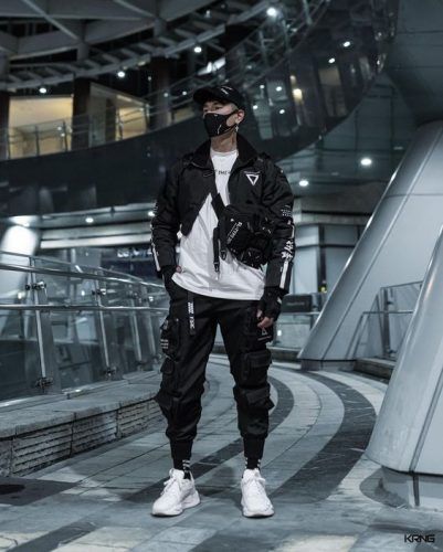 Everyday Warcore Outfits, Techwear Style Men, Techwear Men Outfit Aesthetic, Simple Techwear Outfit Men, Technowear Men, Tech Wear Outfit Men, Techwear Jackets Men, Men’s Tech Wear, Tech Wear Aesthetic Men