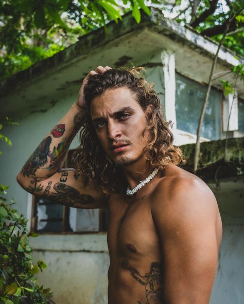 Jonathan Bellini op Instagram: "| Acapulco June 26/2021 | Can’t believe how time is going by so fast. Missing and not missing this long hair 😜… Birthday coming up soon…" Jonathan Bellini, Hair Birthday, Health And Happiness, Bellini, About Love, Face Claims, Everyone Else, Jon Snow, Long Hair