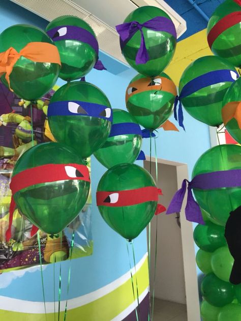 Ninja Turtle Halloween Party, Tmnt Table Decor, Ninja Turtles Party Games, Ninja Turtle Snack Ideas, Ninja Turtles First Birthday, Ninja Turtle Table Decorations, Ninja Turtle Themed Birthday Party, Tmnt Centerpiece Ideas, Ninja Turtles Decorations