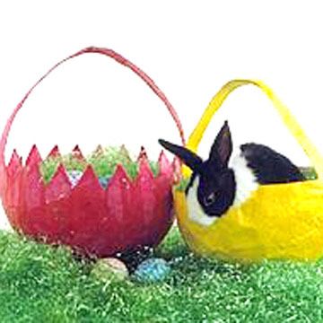 Papier-Mache Easter Baskets Paper Mache Easter Basket, Paper Mache Crafts For Kids, Homemade Easter Baskets, Paper Mache Easter, Creative Easter Baskets, Blowing Up Balloons, Easter Craft Decorations, Paint Paper, Paper Mache Crafts