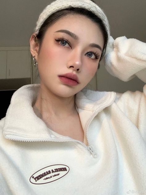 Korean Makeup Trends, Makeup Layout, Dewy Makeup Look, Beauty Makeup Photography, Ulzzang Makeup, Ethereal Makeup, Makeup Looks Tutorial, Clown Makeup, Asian Makeup