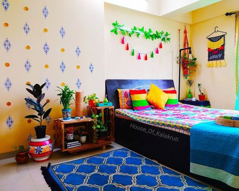 Low Budget Room Decor Ideas, Low Budget Room Decor, Low Budget Home Decor Indian, Bedroom Low Budget, Low Budget Home Decor, Budget Room Decor, Colorful Room, Indian Room, Colorful Room Decor