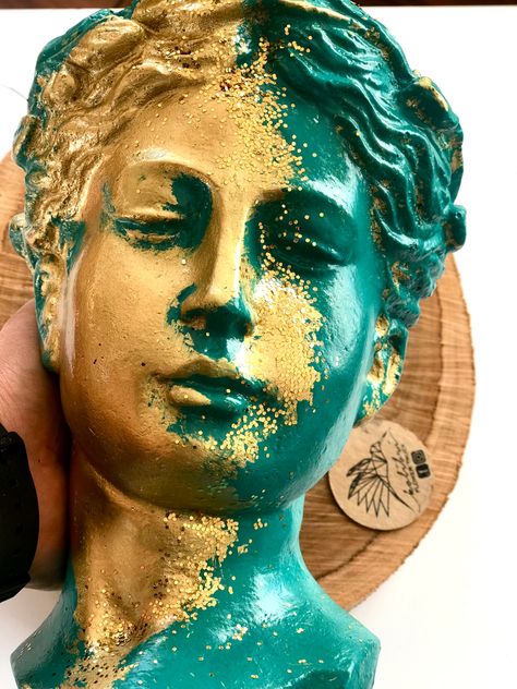 Painted Bust Sculpture, Bust Art, Mannequin Art, Bust Sculpture, Quirky Home Decor, Diy Crafts Room Decor, Ceramics Projects, Painting Studio, Amazing Art Painting