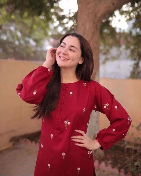 Elevate Your Wardrobe With Our 2 Piece Women's Stitched Collection Wore by your favorite Celebrity Star Hania Amir ✨️ 2 Pcs Women's Stitched Linen Embroidered Shirt And Trouser Product Price: Only 2200/= PKR Product Details: • Gender: Women's • Fabric: Linen • Pattern: Embroidered • Shirt - Pattern: Embroidered • Trouser - Pattern: Embroidered • Available Sizes: Medium, Large • Number Of Pieces: 2 Pcs • Color: Red • Package Includes: 1 x Shirt, 1 x Trouser • Medium: ▶️ Shirt Le... Hania Aamir, Simple Dress Casual, Hania Amir, Pakistani Fashion Casual, Pakistani Fancy Dresses, Beautiful Pakistani Dresses, Modest Dresses Casual, Kurti Designs Party Wear, Simple Pakistani Dresses