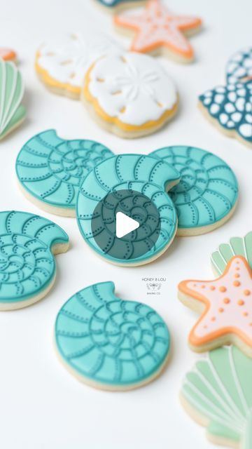 Mermaid Birthday Cookies, Royal Icing Tutorial, Seashell Cookies, Shell Mermaid, Mermaid Cookies, Theme Cookies, Buzzfeed Tasty, Creative Baking, Icing Tips