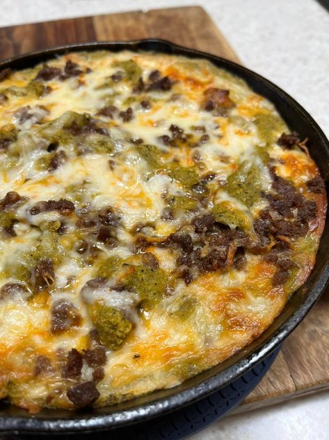 Green Chile Cast Iron Enchiladas - Easy DIY Recipes Green Chili Chicken Enchiladas, Chili Enchiladas, Green Chili Enchiladas, Green Chile Recipes, Green Chili Recipes, Green Chilis, Ground Beef Enchiladas, Green Chile Sauce, Enchilada Ingredients