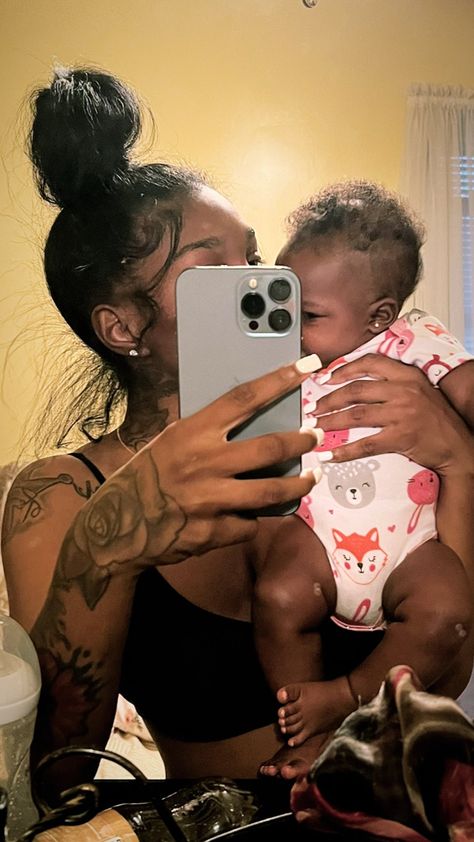 Mommy Daughter Pictures, Cute Family Pictures, Cute Pregnancy Pictures, Mommy And Baby Pictures, Baby Boy Outfits Swag, I Want A Baby, Mommy Moments, Pretty Pregnant, Cute Black Babies