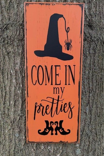 Bring a touch of old-world charm and simplicity into your home with this distressed Halloween witch sign. Perfect for fall decorations, the wooden sign will inspire memories of simpler times and add a touch of rustic elegance. Come in and experience the magic for yourself, my pretties! Approx. Measurement: 24" X 7"x .75"Materials: Wood Pine Board, Primer, Outdoor Black and Orange Paint Distressed, Black Outdoor Vinyl Lettering, Saw Tooth HangerThis sign has been primed, exterior paint in black p Pallet Halloween Decorations, Wooden Halloween Signs, Primitive Halloween Decor, Halloween Chalkboard, Come In, Witch Signs, Halloween Front Doors, Craft Booth Displays, Halloween Porch Decorations