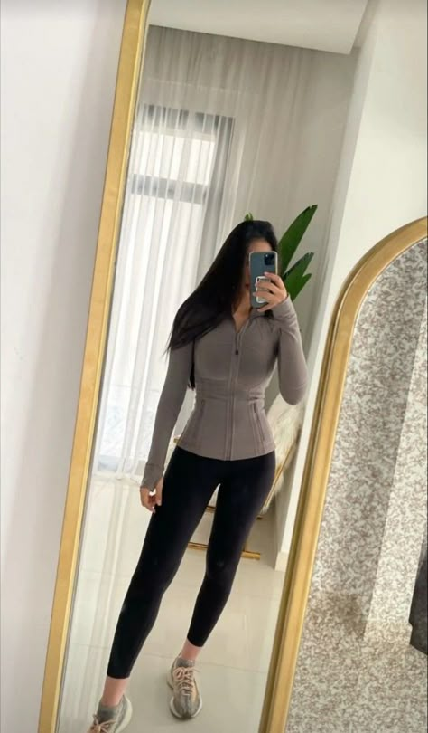 Modele Fitness, Gym Crush, Gymwear Outfits, Lululemon Outfits, Outfit Gym, Cute Workout Outfits, Fitness Wear Outfits, Cute Gym Outfits, Lululemon Define Jacket