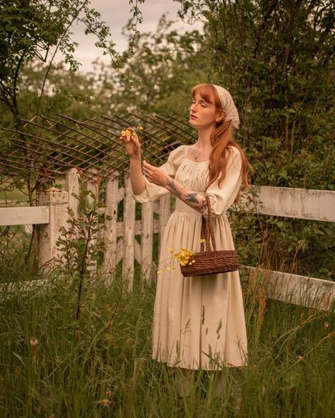 Cottagecore Aesthetic People, Cottagecore Girl, Cottage Core Dresses, Long Flower Dress, Cottagecore Dresses, Farm Dress, Cottage Core Dress, Southern Outfits, Farm Clothes