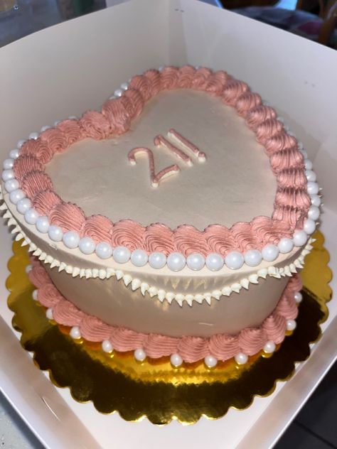 21st birthday Heart Shape Aesthetic, Pasteles Aesthetic, Shape Aesthetic, Shaped Cakes, Aesthetic Cake, Heart Shaped Cakes, 21st Birthday, Heart Shape, Heart Shapes