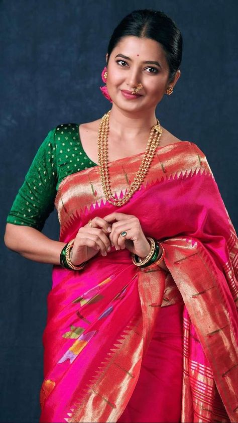 Marathi Look, Contrast Saree, Prajakta Mali, Saree Looks, Simple Frock Design, Marathi Actress, Simple Frocks, Yellow Saree, Indian Wedding Photos