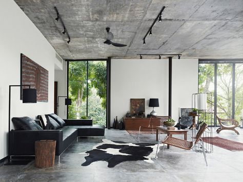 Industrial Concrete House, Concrete Ceiling Interior, Ceiling Industrial Design, Concrete Houses Interior, Industrial Design House, Concrete Ceiling Design, Home Industrial Design, Industrial Interior Design Living Room, Concrete Interior Design