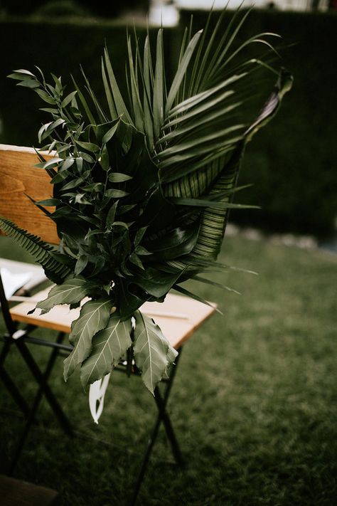 Classic modern Palm Springs wedding at the Avalon | Wedding & Party Ideas | 100 Layer Cake Palm Frond Decor Wedding, Modern Tropical Wedding Ceremony Decor, Modern Hawaiian Wedding, Moody Tropical Wedding Decor, Modern Botanical Wedding, Palm Wedding Centerpieces, Palm Wedding Decor, Moody Tropical Wedding, Jungle Wedding Theme