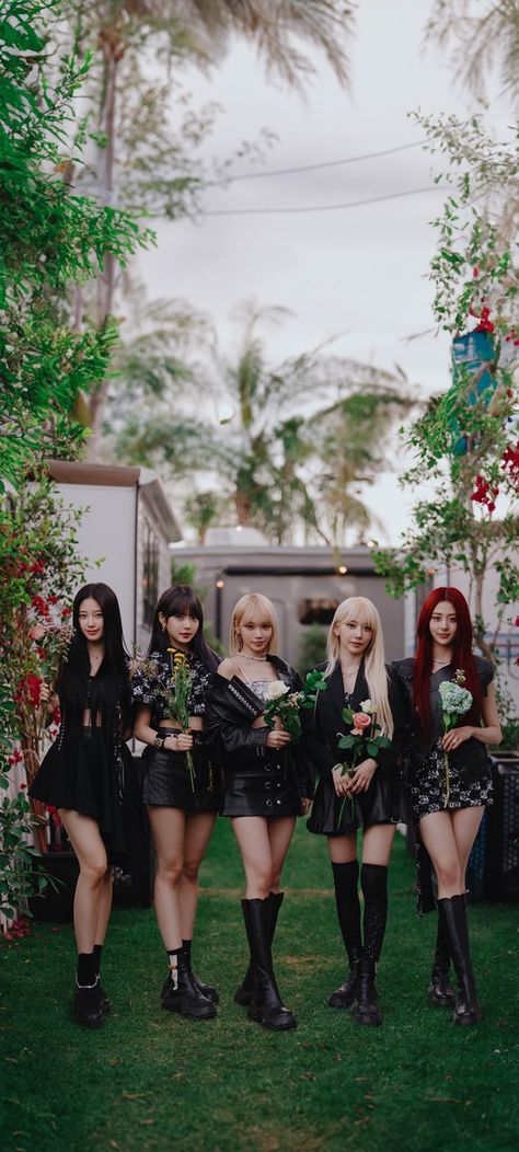 LE SSERAFIM WALLPAPER Le Sserafim Odd Fairy Floss, K Pop Group Photo, Le Sserafim Unforgiven Wallpaper, Le Sserafim Ot5 Wallpaper, Le Sserafim Group, Lesserafim Aesthetic, Le Sserafim Antifragile, Le Sserafim Wallpaper, Lesserafim Wallpaper