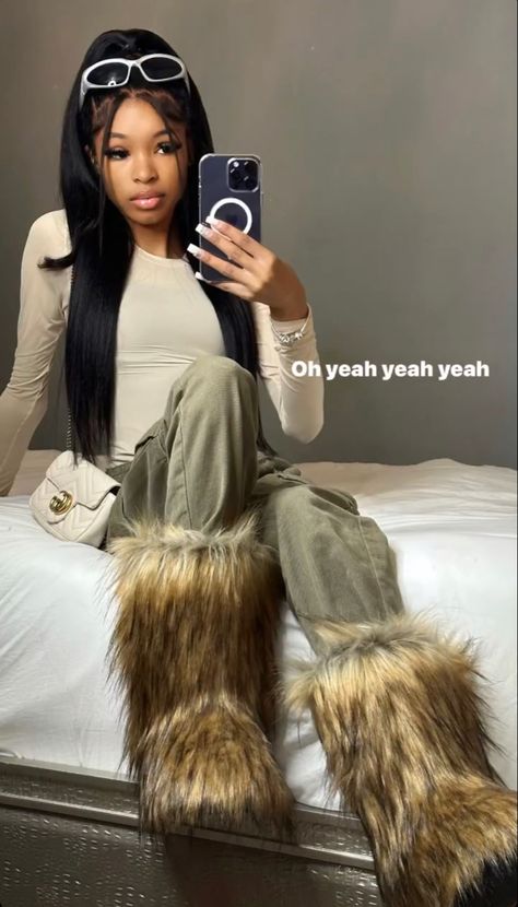 Brown Boot Outfits, Fur Boots Outfit, Fluffy Boots, 2000s Outfit, Black Ponytail Hairstyles, Diy Clothes Design, Mirror Pics, Desert Sand, Fly Girl