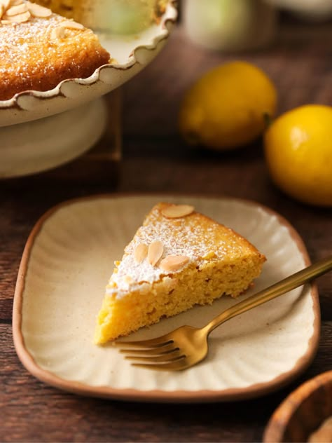 Almond Flour Lemon Cake Dessert Recipes Easy Healthy, Almond Flour Lemon Cake, Spring Dessert Recipes, Flourless Recipes, Spring Recipes Dessert, Spring Dessert, Lemon Dessert, Baking With Almond Flour, Snack Healthy