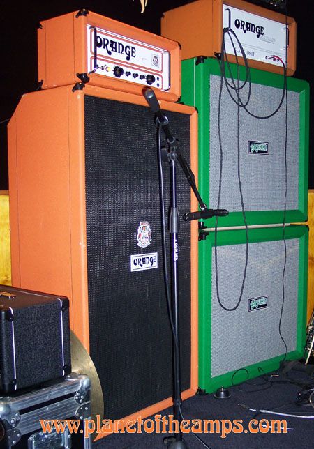 Love this Orange rig. Find out more about Orange: http://www.guitarhive.com/orange-amps.html Orange Bass Amp, Dystopia Band, Room Sleep, Orange Amplifiers, Guitar Things, Dream Guitar, Pedal Boards, Orange Amps, Guitar Rig