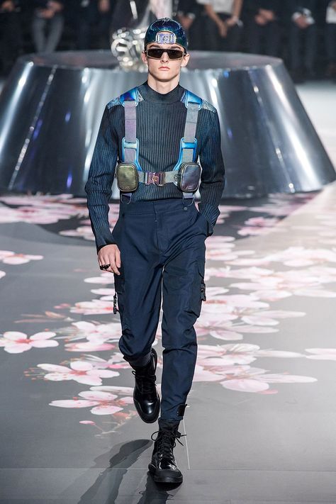 Tokyo Fashion Week, Dior Men, Fashion Male, Male Fashion Trends, Mens Fashion Urban, Fashion White, Futuristic Fashion, Mens Fashion Fall, 1980s Fashion