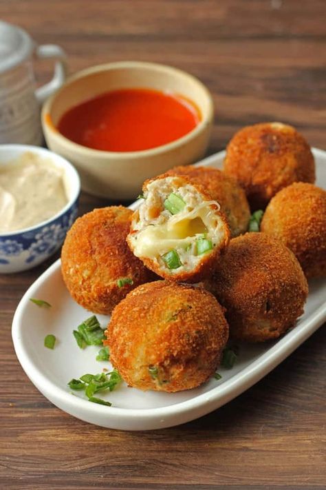 Best Chicken Cheese Balls Chicken Cheese Balls, Potato Cheese Balls, Mac N Cheese Balls, Chicken Balls, Cheese Stuffed Chicken, Cheese Ball Recipes, Cheese Balls, Best Cheese, Cheesy Potatoes