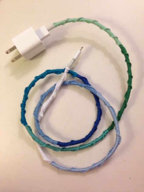 Cover a charger cord with embroidery thread like a friendship bracelet. Braided Charger Cord Diy, Wrap Charger Cord, Wrapped Charger Cord, Wrapped Charger, Charger Cord Wrap, Embroidery Floss Crafts, Charger Ideas, Headphone Wrap, Iphone Cord