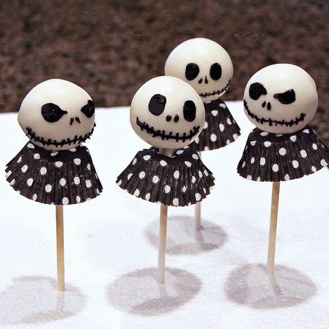 Muffins Halloween, Jack Skellington Cake, Halloween Torte, Postres Halloween, Halloween Cake Pops, Halloween Baking, Halloween Cake, Christmas Baby Shower, Halloween Tags