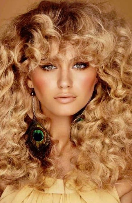 70s Hairstyles for Women That Are Trending- The Trend Spotter 70s Disco Hairstyles, 70s Disco Hair, 70s Hairstyles For Long Hair, 70s Hair Styles, 70s Hairstyles, Disco Hair, 1970s Hairstyles, Color Rubio, 70s Hair