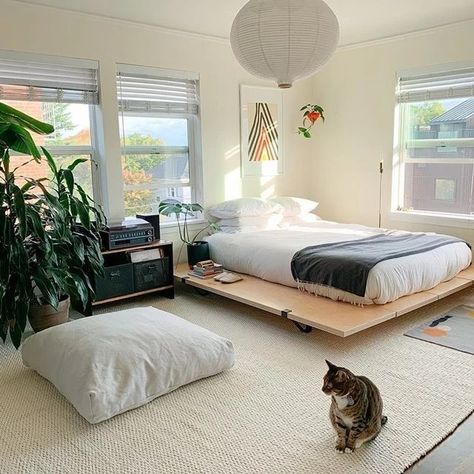 Japanese Apartment Interior, Floyd Bed, Bed Platform, Diy Home Furniture, Queen Mattress, Room Makeover Bedroom, Small Room Bedroom, A King, Bedroom Aesthetic