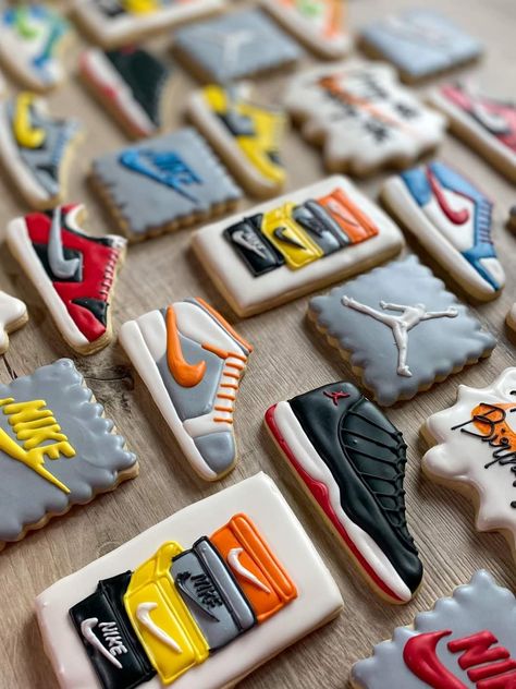 Sweet 16 For Boys, Basketball Theme Birthday, Boy 16th Birthday, Basketball Birthday Parties, Jersey Party, Shoe Room, Basketball Birthday, Birthday Party Theme Decorations, 13th Birthday Parties