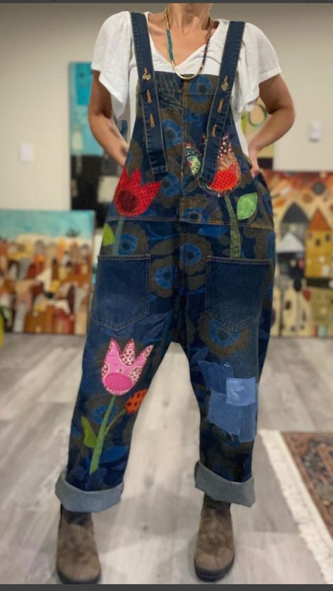 Casual Upcycled Cotton Overalls, Summer Patchwork Overalls, Appliqué Jeans, Denim Patchwork Overalls, Denim Patchwork Jumpsuit Overalls, Decorated Overalls, Patchwork Overalls Hippie, Upcycled Pants, Patchwork Overalls