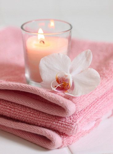 Wrapped in Pink~ Pink Towels, Pink Cottage, Deco Rose, Spa Decor, Natural Lifestyle, Massage Room, Rest And Relaxation, Home Spa, Relax Time