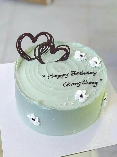 Cute Birthday Cake For Best Friend, Anniversary Cake Decorating Ideas, Cake Design 2023, Simple Cake Designs Birthday, Simple Anniversary Cake, Simple Birthday Cake Designs, Sweet Birthday Cake, Anniversary Cake Designs, Cake Decorating Books