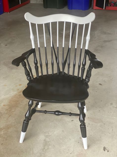 Dipped Paint look, windsor chair, black and white Furniture Painted Black, White Wooden Chair, Chair Black And White, Spray Paint Chairs, White Wooden Chairs, White Spray Paint, Windsor Chair, Painted Chairs, Kitchen Table Settings