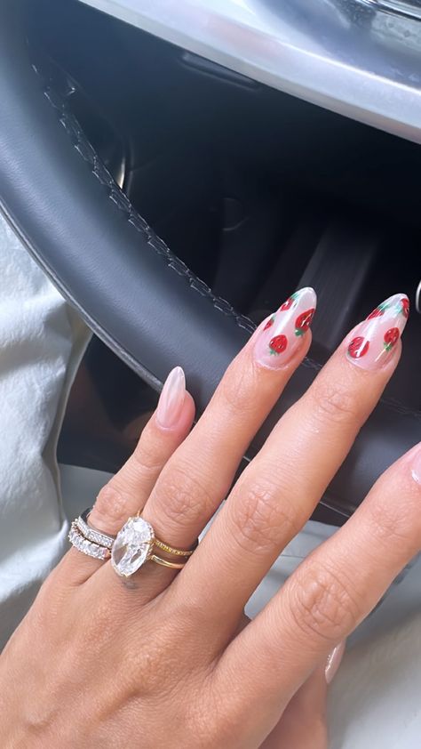 Bieber Nails, Strawberry Nails, Euphoria Nails, Celebrity Nails, Trending Engagement Rings, Nail Ring, Ring Trends, Nails Desing, Dream Engagement Rings