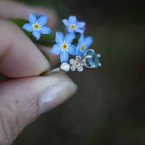 Forget-me-not ring in white gold with two little diamonds, and a blue Montana sapphire. Forget Me Not Ring, Montana Sapphire, Forget Me Not, Yellow Color, Gold Ring, Stone Color, Montana, Gold Rings, Sapphire