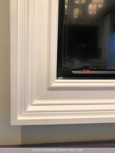 Custom DIY Frame For Wall-Mounted TV - Finished! - Addicted 2 Decorating® Diy Screen Room, Frame Around Tv, Cornice Tv, Television Wall, Tv Frames, Decor Around Tv, Swivel Tv Stand, Ceiling Tv, Diy Screen